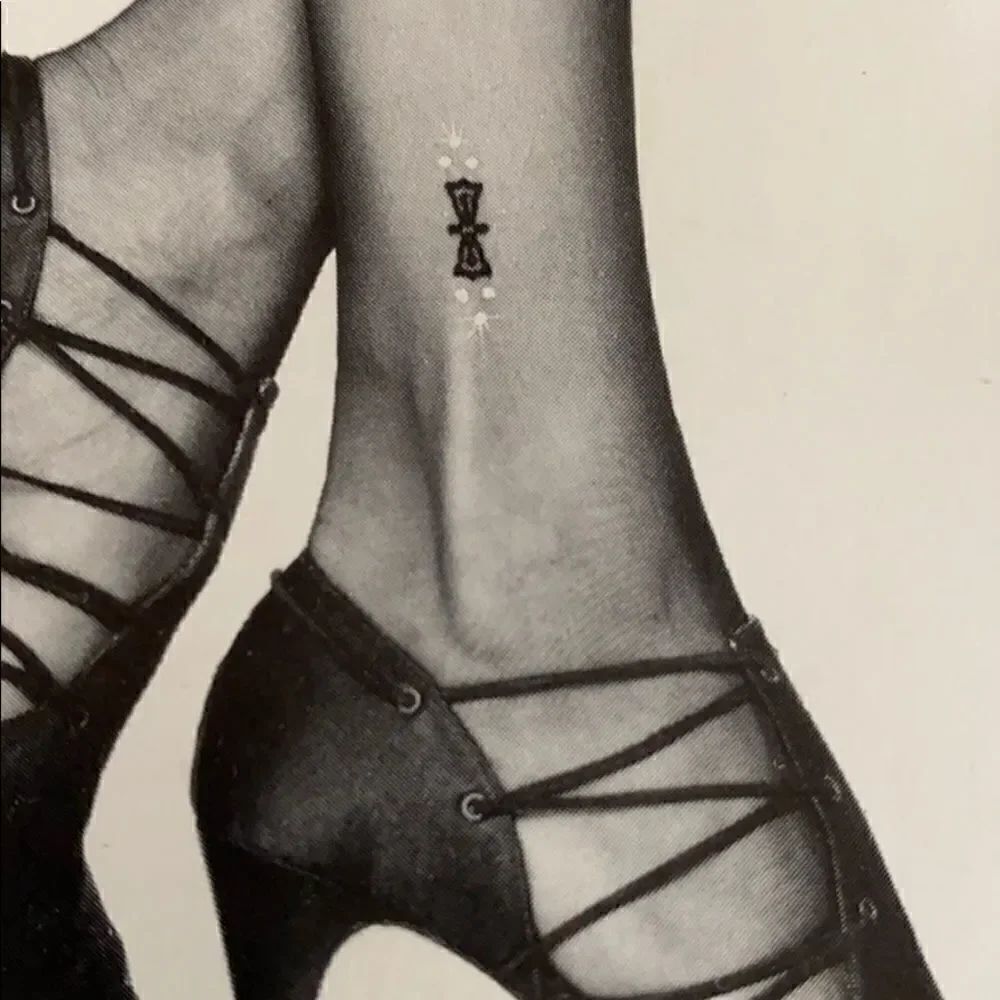 Round The Clock Pantyhose With Diamonds Applique
